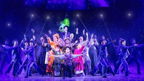 MARY POPPINS. Company. Photo by Danny Kaan 