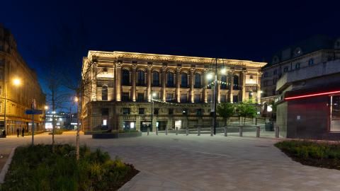 St George's Hall at night
