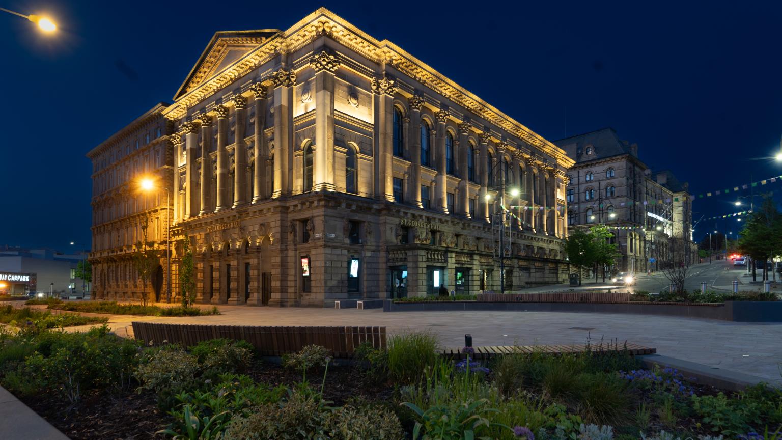 St George's Hall at night