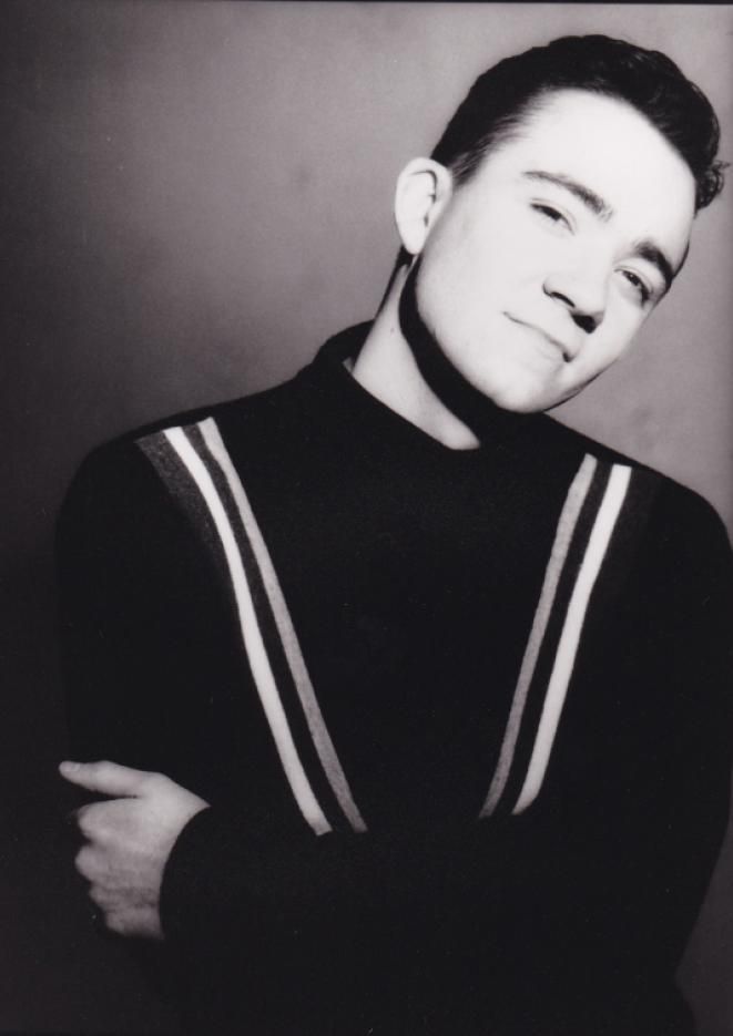 A black and white image of singer Kenny Thomas, wearing a simple jumper with two stripes.